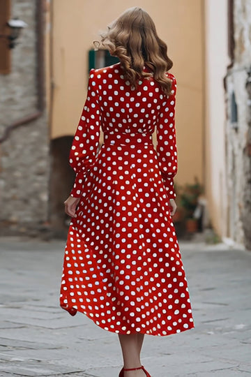 Robe en mousseline de soie rouge et blanche à manches longues trapèze à pois
